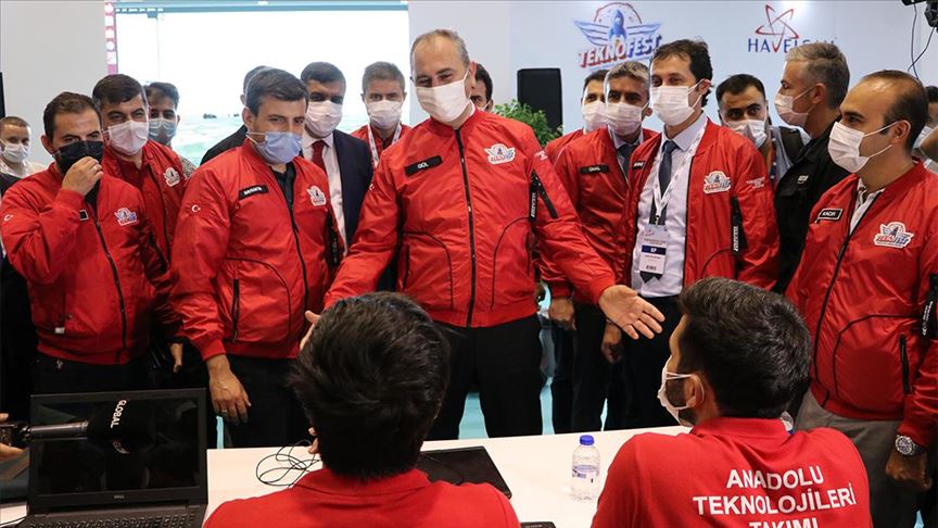 Adalet Bakanı Gül TEKNOFEST 2020'yi ziyaret etti