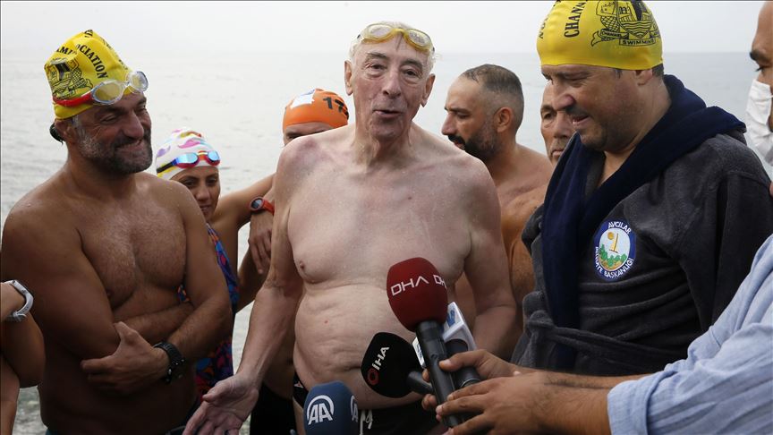 Octogenarian swimmer strikes out into Istanbul's waves