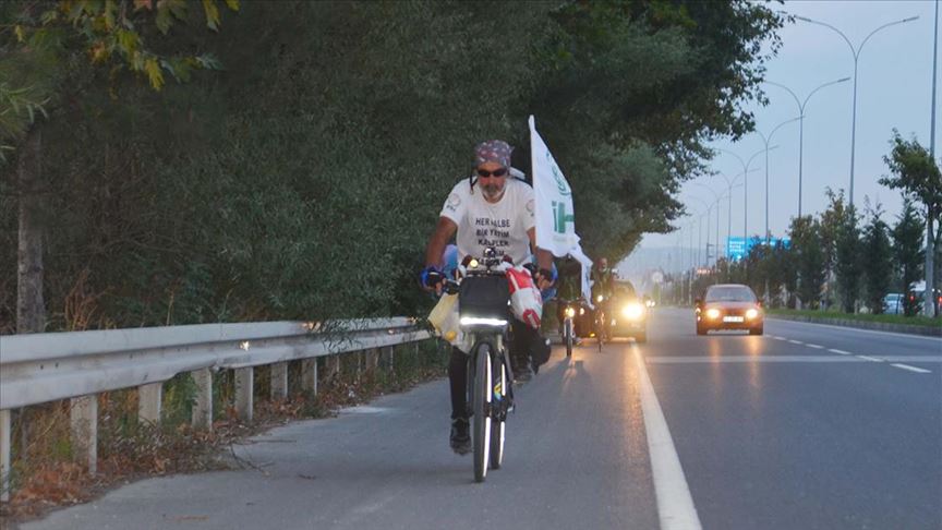 Yetimlere farkındalık için bisikletle Malatya'dan yola çıkan İHH gönüllüsü Kütahya’ya geldi