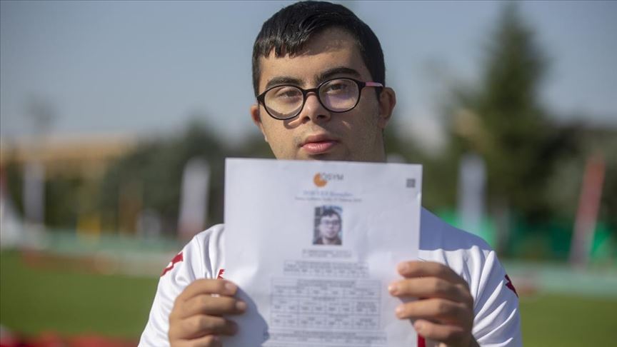 Down Sendromlu Yuzucuden Fark Yaratan Universite Basarisi