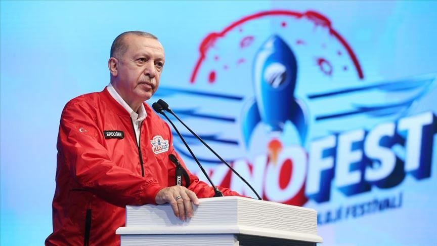 Ердоган: „Успехот што го постигнавме во областа на беспилотните летала, ќе го достигнеме и кај летечките автомобили“