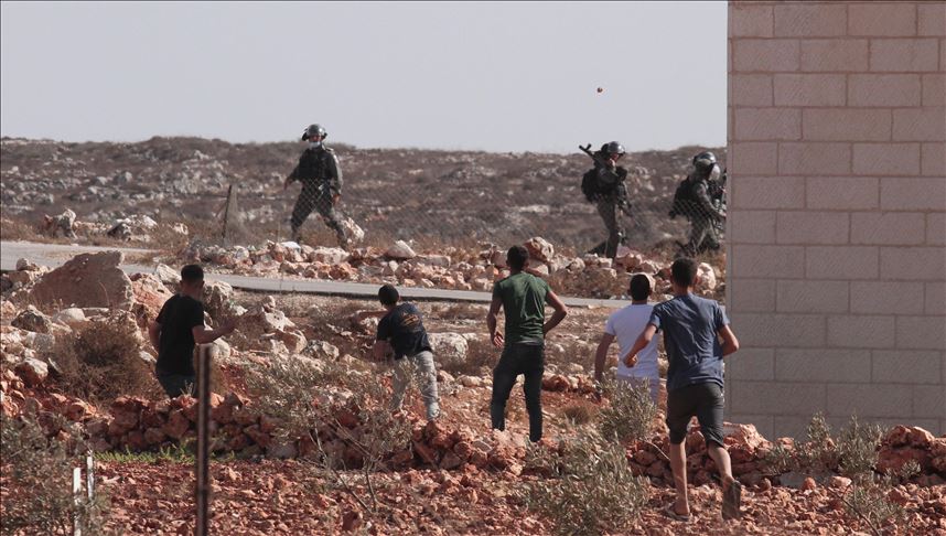 الجيش الإسرائيلي يصادر معدات بناء فلسطينية جنوبي الضفة