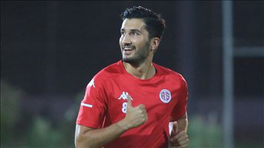 Nuri Şahin Antalyaspor ve Türk futboluna katkı sunmak istiyor