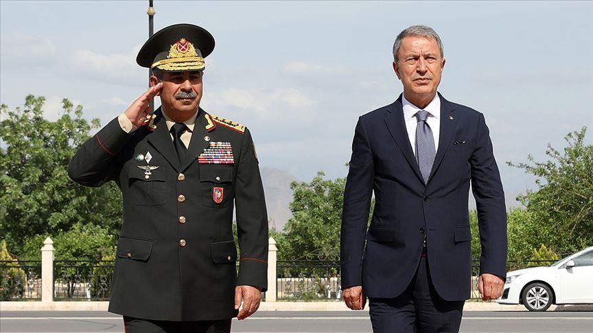 Турскиот министер Акар имаше телефонски разговор со министерот за одбрана на Азербејџан