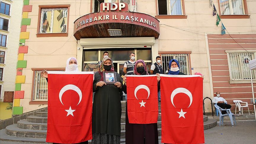 Çavuşoğlu BM'yi terör mağduru Diyarbakır Anneleri'ne desteğe çağırdı
