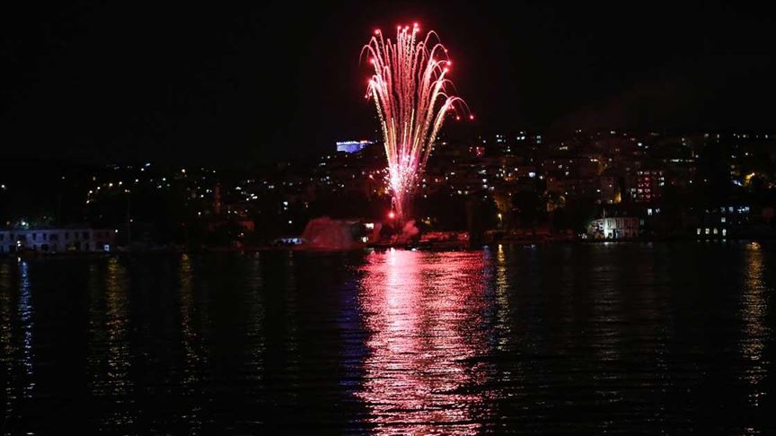 Iletisim Baskanligi Halic Te Preveze Deniz Zaferi Icin Hologram Gosterisi Duzenledi