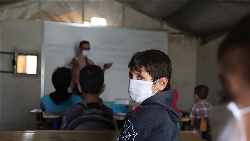 İdlib'de okullar Kovid-19 nedeniyle gecikmenin ardından açıldı 