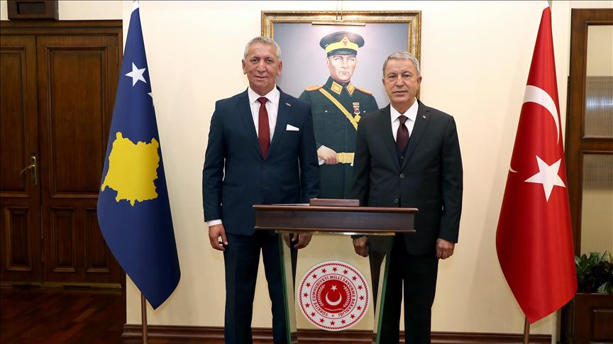 Milli Savunma Bakanı Akar ile Kosovalı mevkidaşı Quni bir araya geldi