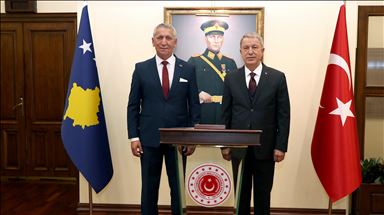 Milli Savunma Bakanı Akar ile Kosovalı mevkidaşı Quni bir araya geldi