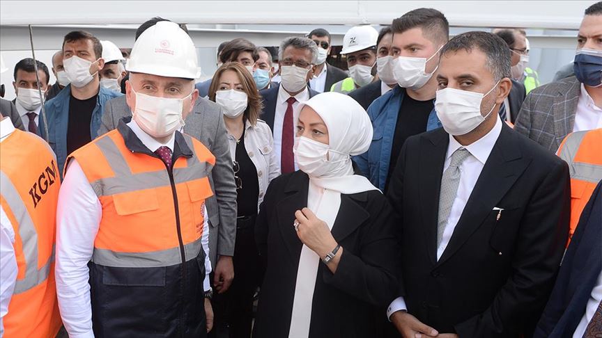 Ulaştırma ve Altyapı Bakanı Karaismailoğlu Malatya'da incelemelerde bulundu