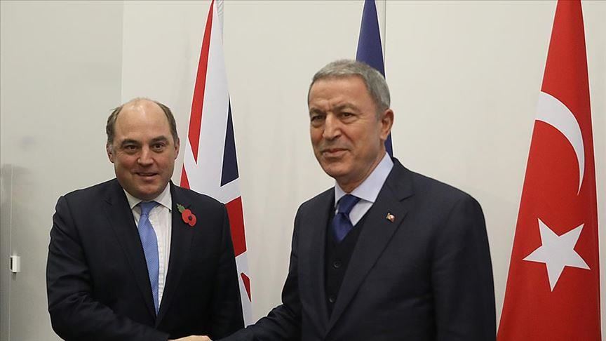 وزرای دفاع ترکیه و انگلستان تلفنی گفتگو کردند