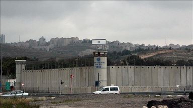 معتقل فلسطيني مضرب عن الطعام يواجه خطر الموت