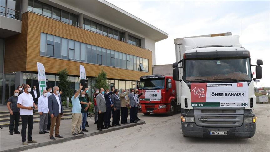 "الإغاثة التركية" ترسل 12 شاحنة مساعدات إلى سوريا