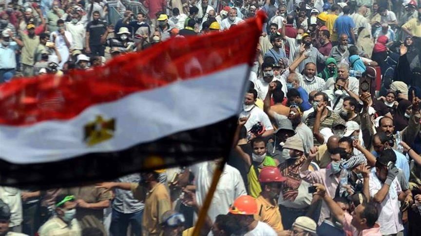 Egyptians taking to streets braving curbs, lack of leadership