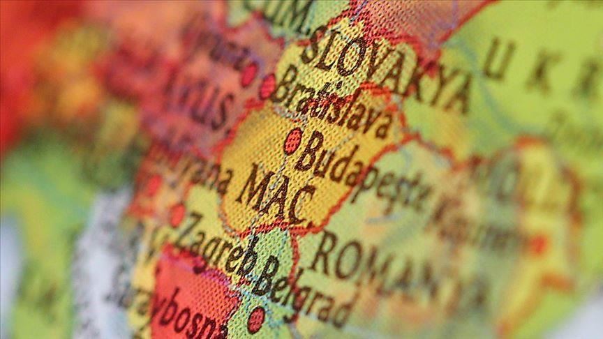 Унгарија поради Ковид-19 ќе ги држи затворени границите уште еден месец
