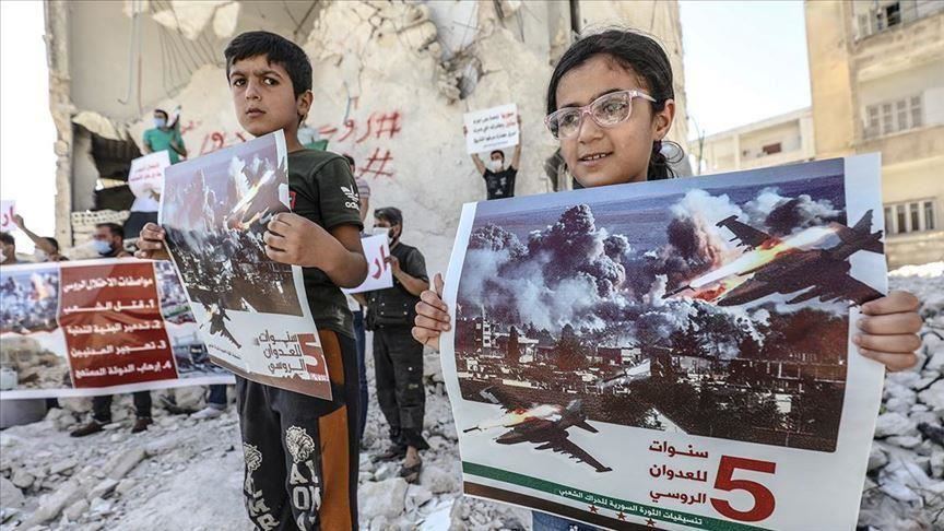 Sirianët protestojnë 5 vitet e ndërhyrjes së Rusisë në luftën civile