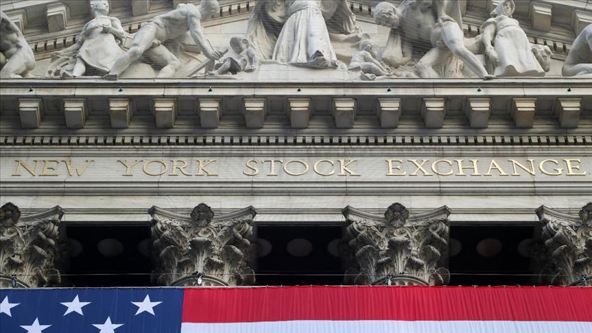 Wall Street cae tras el anuncio de Trump del contagio por COVID-19