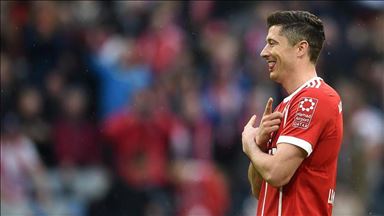 رۆبێرت ليڤاندۆڤسكى خەڵاتى باشترين ياريزانى UEFAى پێبەخشرا