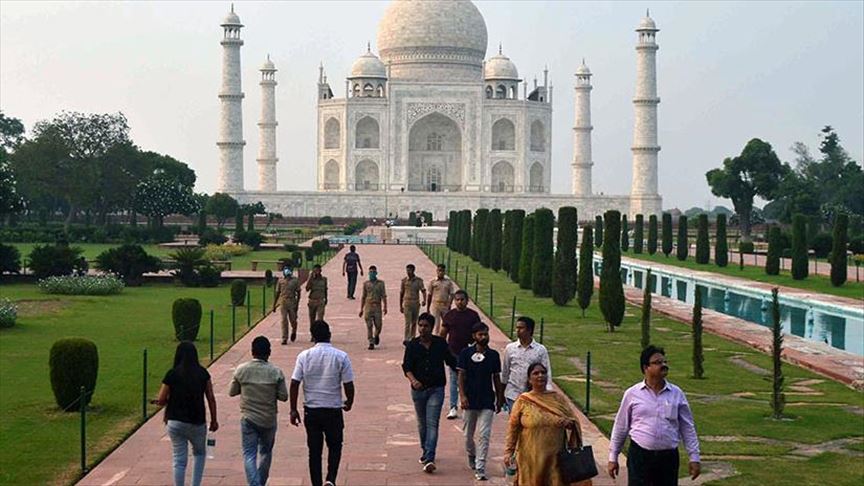 Muertes por coronavirus en la India superan las 100.000 personas