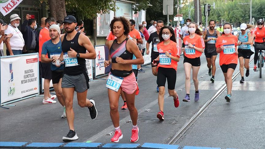 Uluslararasi Izmir Maratonu Basladi