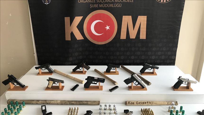 Esenyurt'ta 5 taksi durağına operasyon: 22 kişi gözaltına alındı