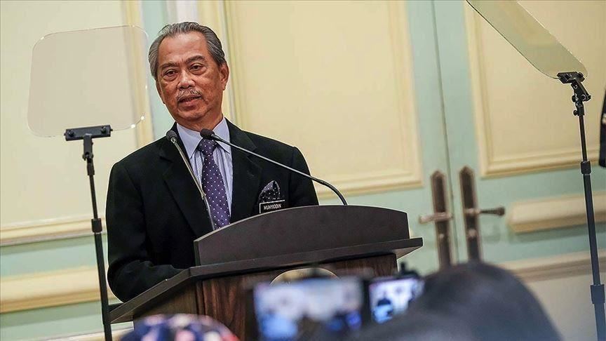 Malaysian PM quarantines after minister contracts virus
