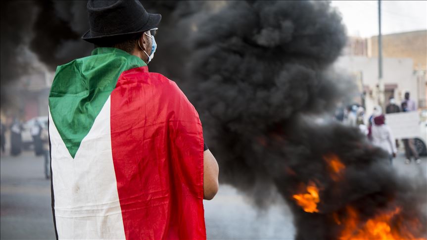 Sudan: Hundreds ask transitional government to resign