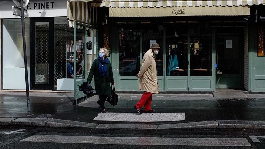 COVID-19: Paris cafes close as city's vulnerable suffer