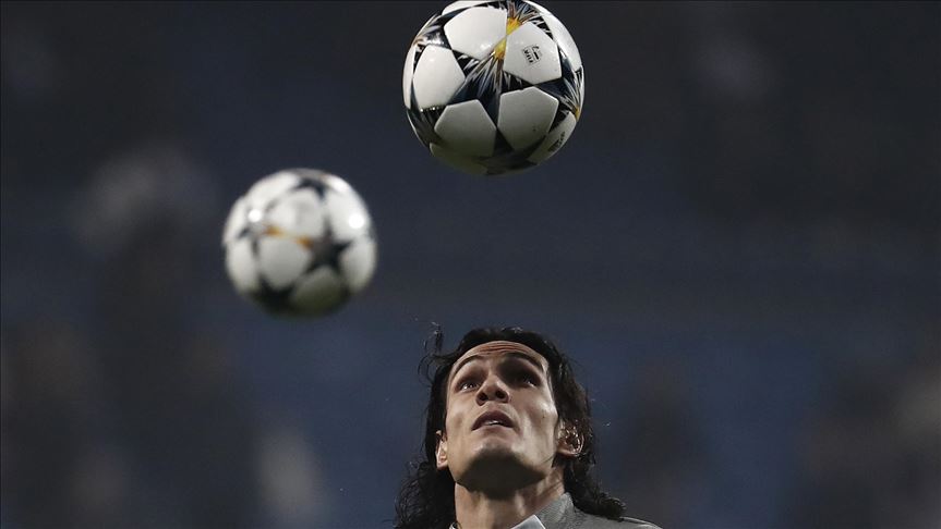 Manchester United sign Cavani on free transfer