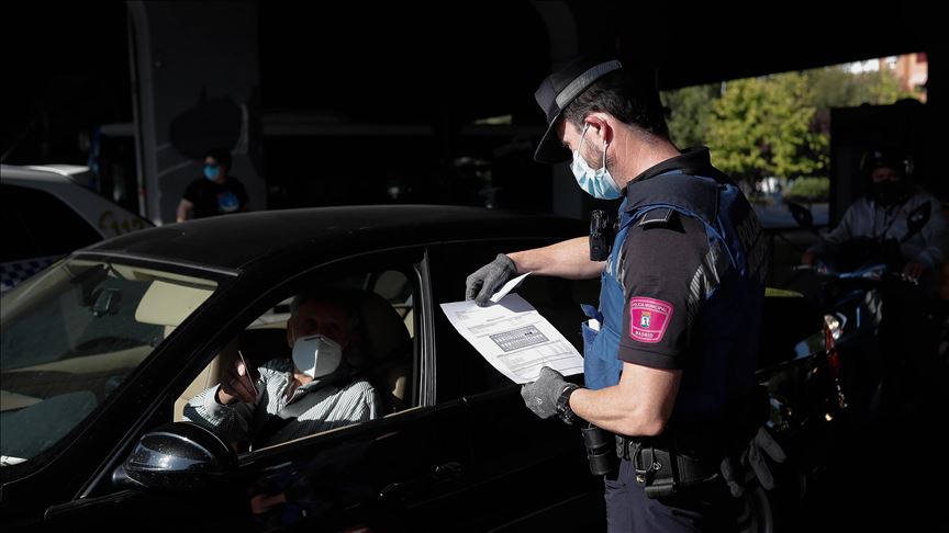 España implementa confinamiento en otras dos ciudades