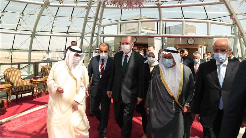 Presidenti Erdoğan mbërrin në Kuvajt