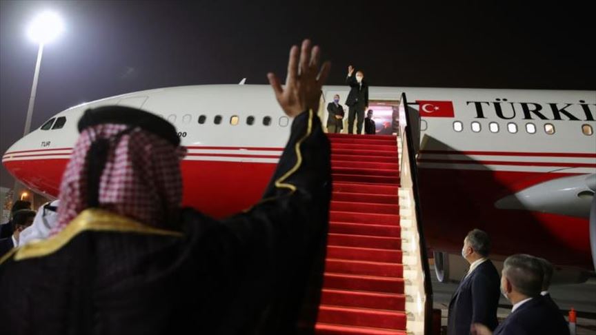 أردوغان يعود لتركيا مختتمًا زيارته للكويت وقطر