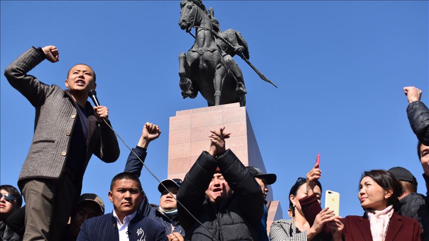 Кыргызстан: страна в поисках выхода из масштабного кризиса