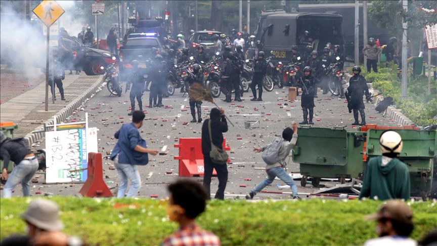 Riots, clashes as Indonesia labor law protests flare up