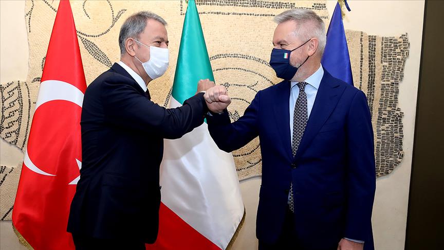 Milli Savunma Bakanı Akar İtalya'da mevkidaşı Guerini ile görüştü