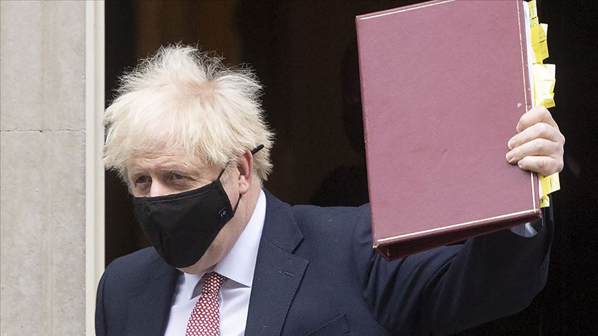 İngiltere Başbakanı Johnson koronavirüs tedbirleri kapsamında yeni kısıtlamaları açıkladı
