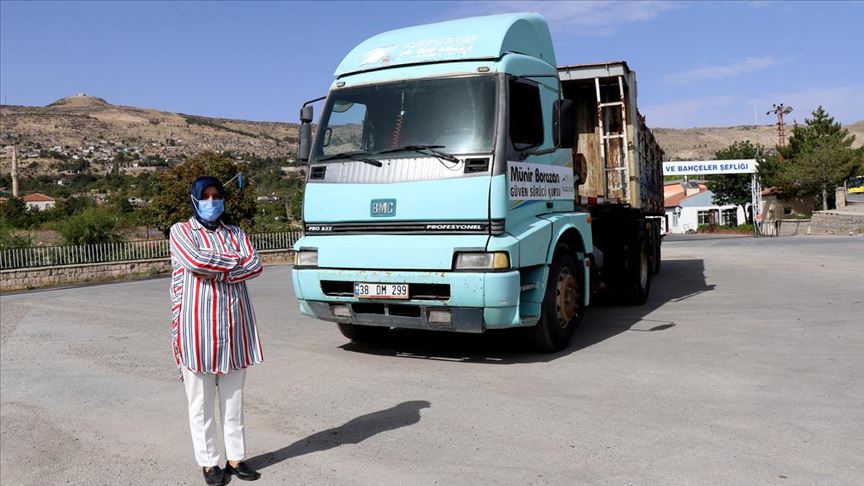 Ağır vasıta usta öğreticisi iki çocuk annesinin 10 parmağında 10 marifet