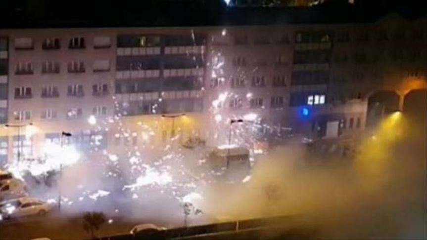 چهل نفر به یک مرکز پلیس در فرانسه حمله‌ور شدند