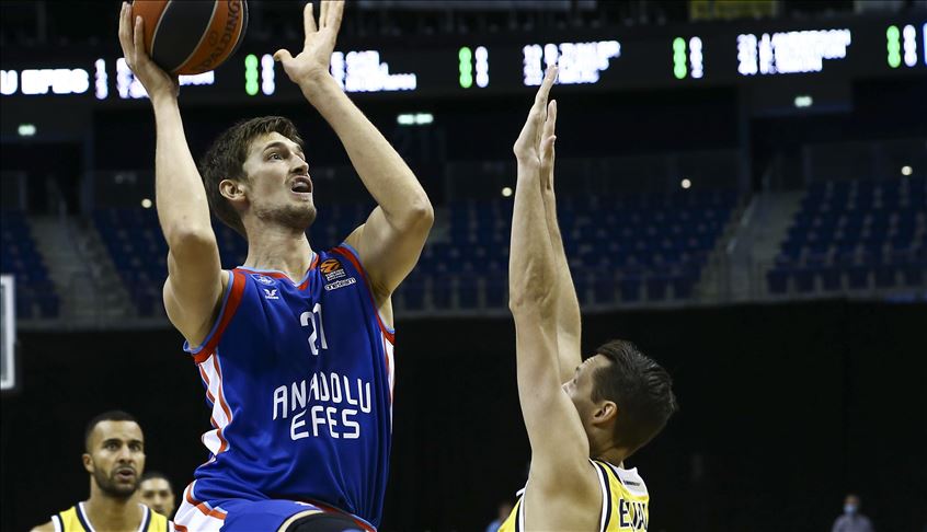 Anadolu Efes gets season's first EuroLeague win