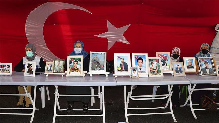 Evropa mbështet retorikat e PKK-së ndërsa injoron nënat e Diyarbakır-it