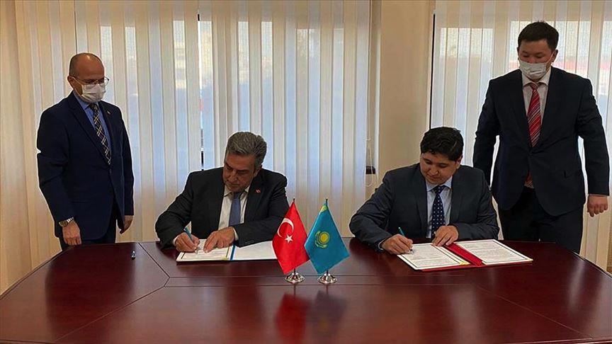 تركيا وكازاخستان توقعان وثيقة تعاون في مجال الفضاء