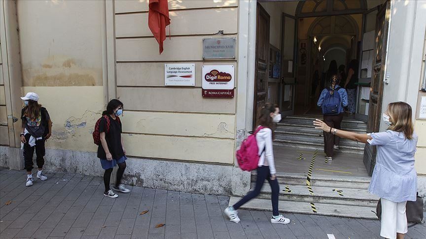 Italy sets new daily record for infections at nearly 9K