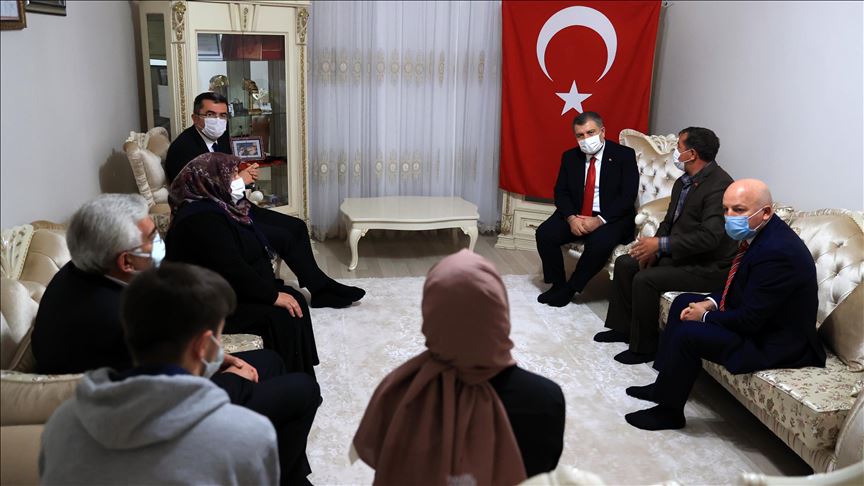 Saglik Bakani Koca Dan Afrin Sehidi Saglikci Burak Tatar In Ailesine Ziyaret
