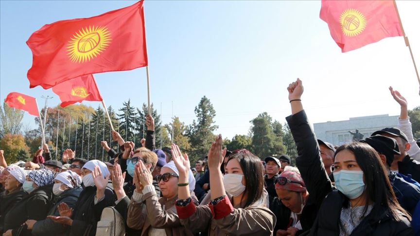 Primer ministro de Kirguistán asume los poderes presidenciales