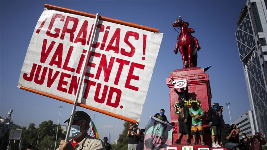 Şili'de protestoların yıl dönümü yaklaşırken sokaklarda tansiyon yükseliyor