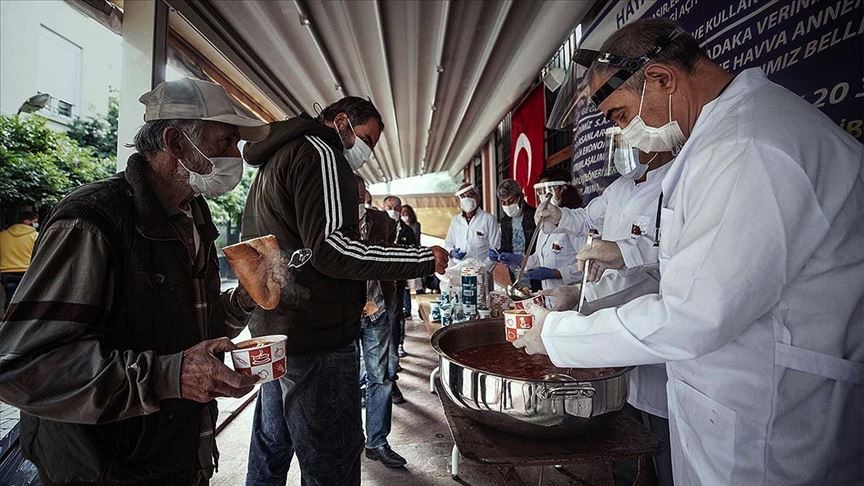 Metropol imamı caminin kapılarını kimsesizlere açtı 
