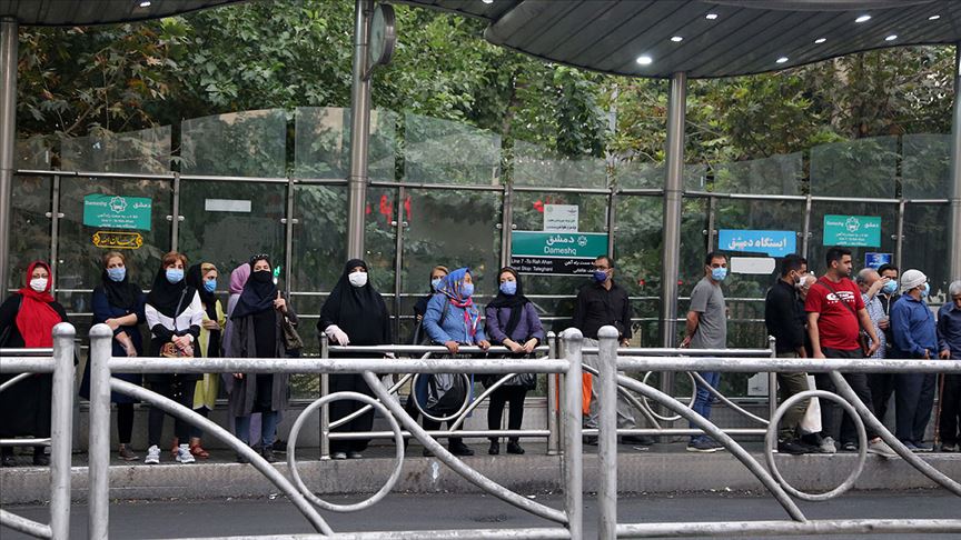 İran'da son 24 saatte 252 kişi Kovid-19'dan hayatını kaybetti