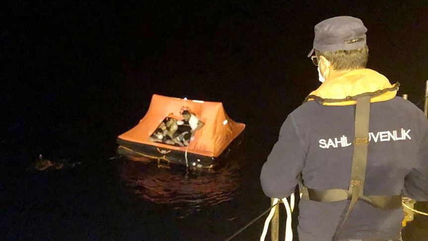 Muğla ve İzmir'de Türk kara sularına itilen 91 sığınmacı kurtarıldı