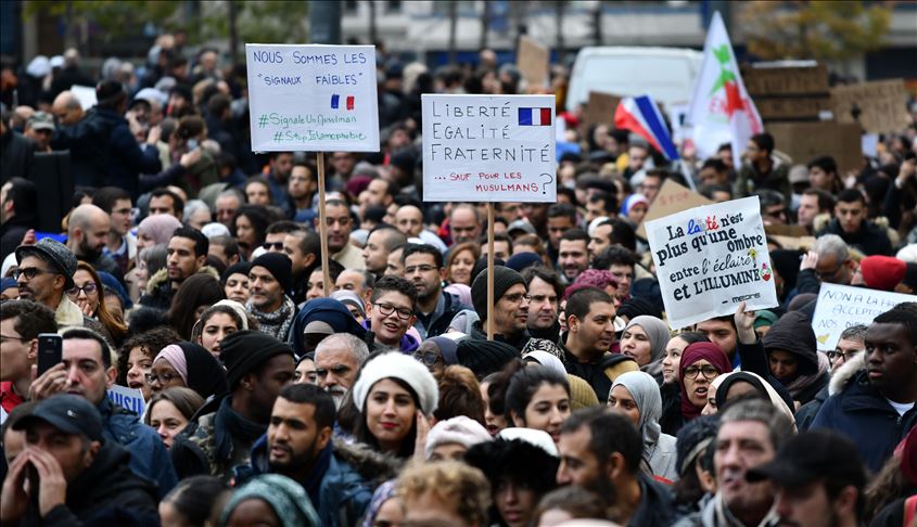 France : le gouvernement veut dissoudre des grandes associations de défense des musulmans 