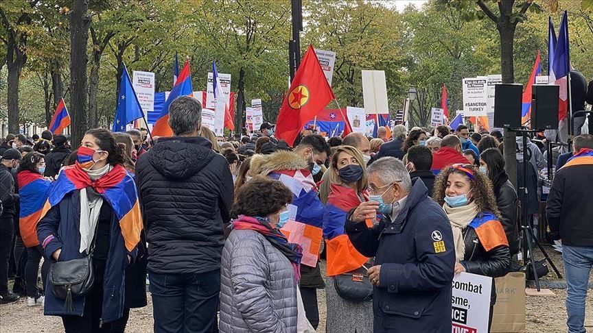 Ерменците со протест во Париз, на кој учествуваа и припадници на терористичката ПКК 